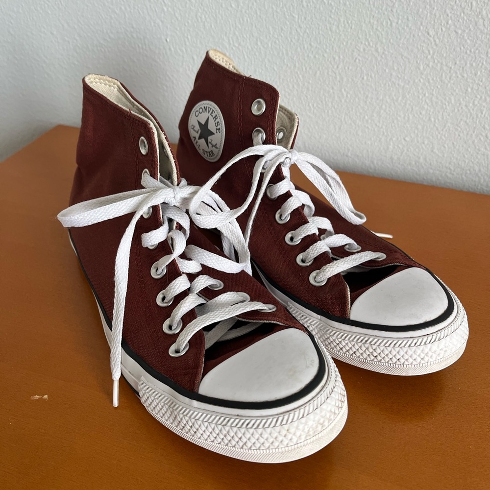 Women’s Converse High Top Sneaker Size 9.5 Rottin Apple Like New Condition